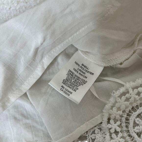 Design Lab Lord Taylor white crochet lace off shoulder crop small NWOT - Picture 5 of 5